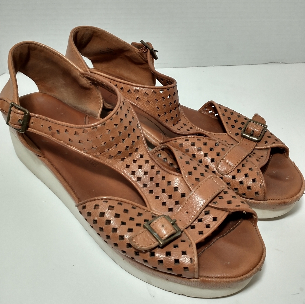 L'Amour Des Pieds Women's Tan Leather Perforated Wedge Sandals, Size 9.5